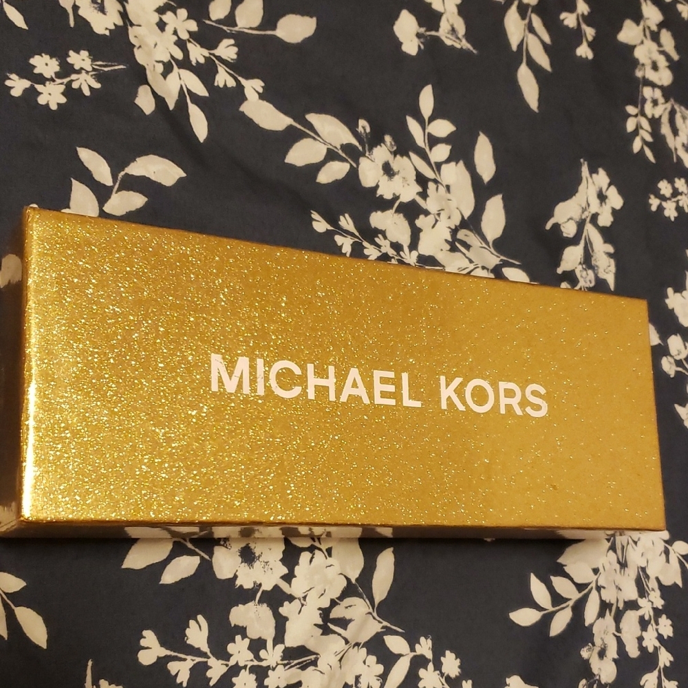 Michael Kors Gold Belt - Picture 9 of 9